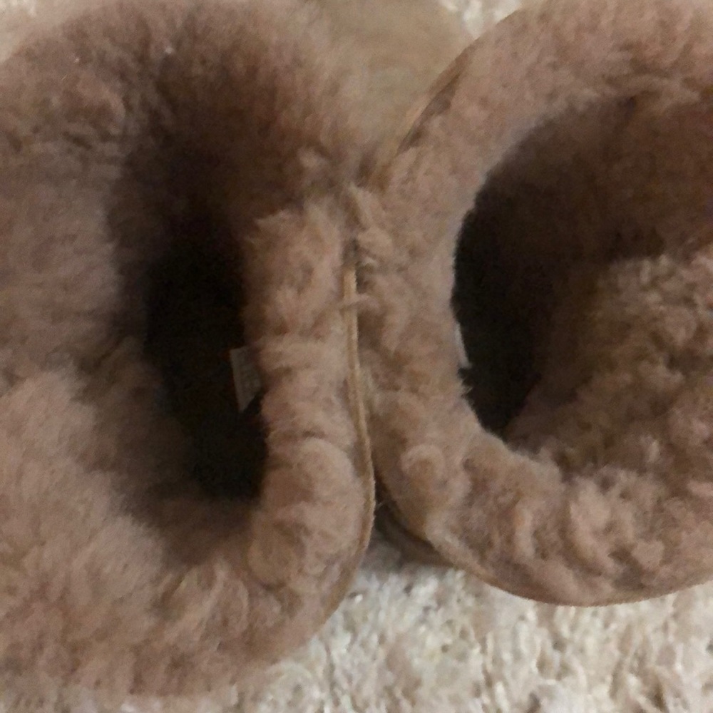 Uggs - Picture 4 of 5